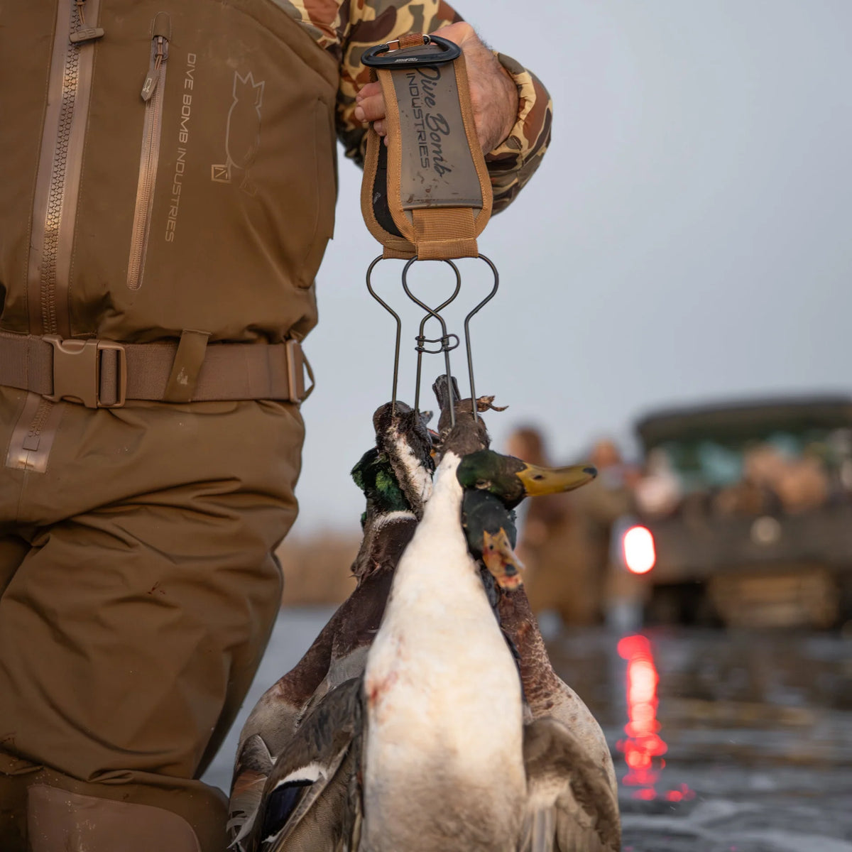 DIVE BOMB GAME STRAP GREEN