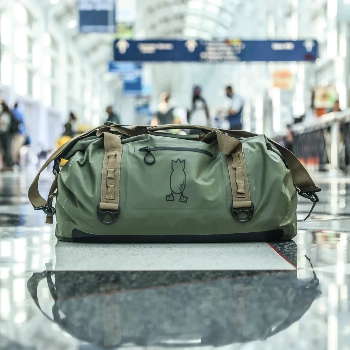 DIVE BOMB ZIPPERED DUFFEL BARK