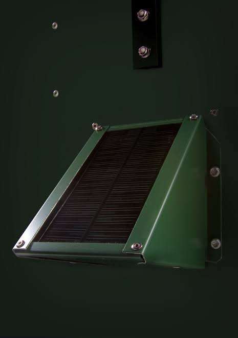 SWEENEY FEEDER 100lb GREEN W/SOLAR CHARGER