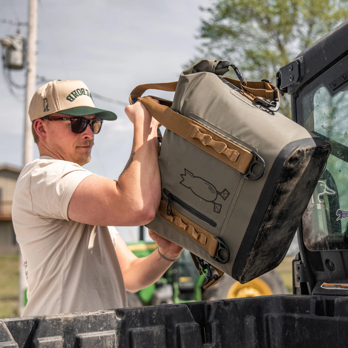 DIVE BOMB DRYLINE COOLER COVERT GREEN