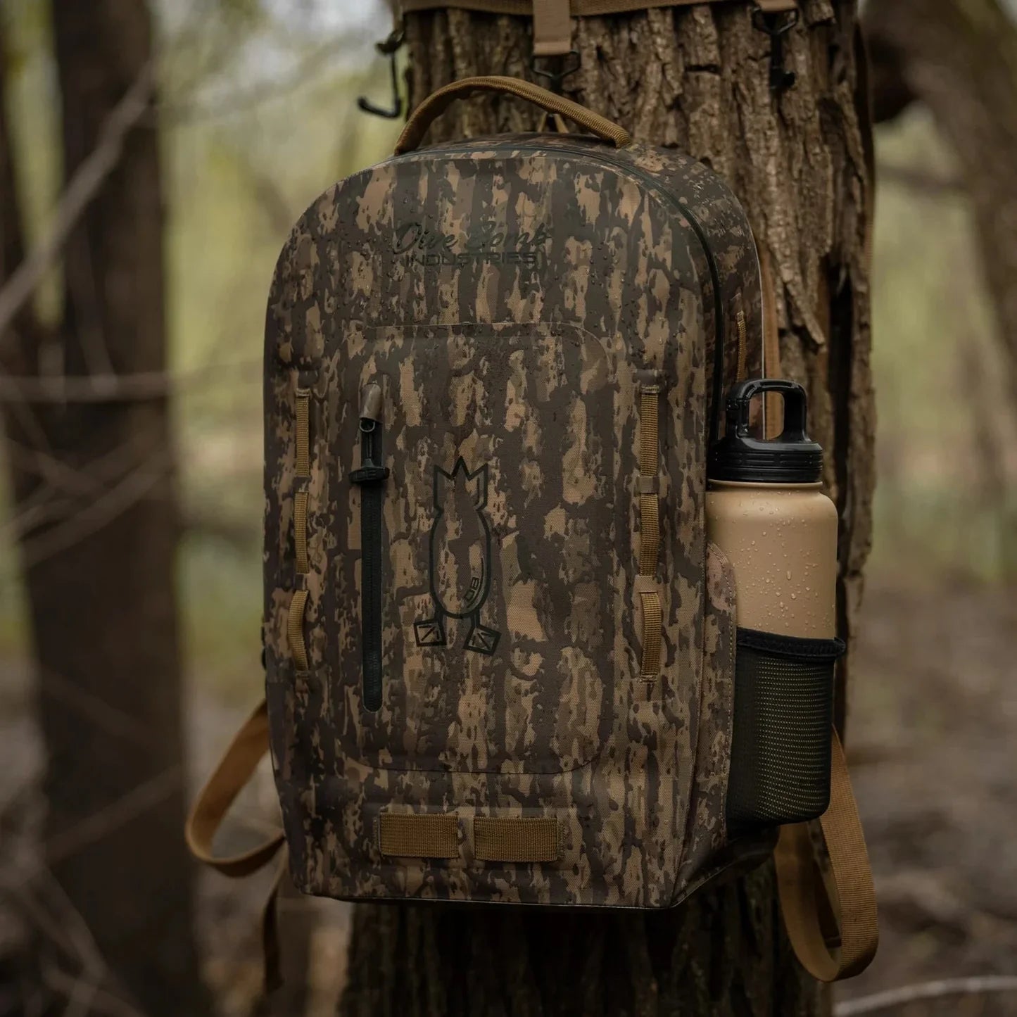 DIVE BOMB WATERPROOF BACKPACK BARK