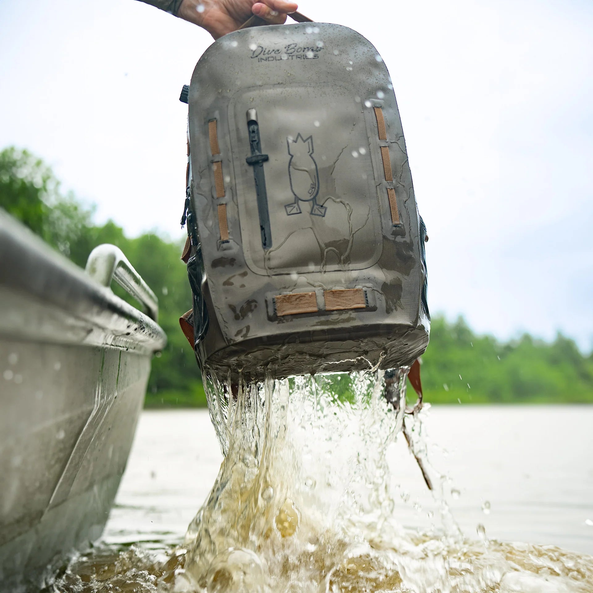 DIVE BOMB WATERPROOF BACKPACK CARBON GREEN
